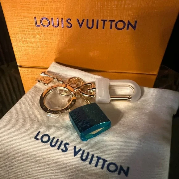 Louis Vuitton Gold Lock and Key Bag Charm (Includes dust bag and box) - Picture 8 of 13